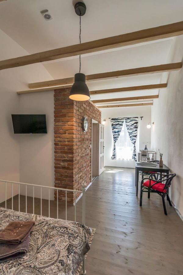 La Bobul Apartments Drnholec Buitenkant foto