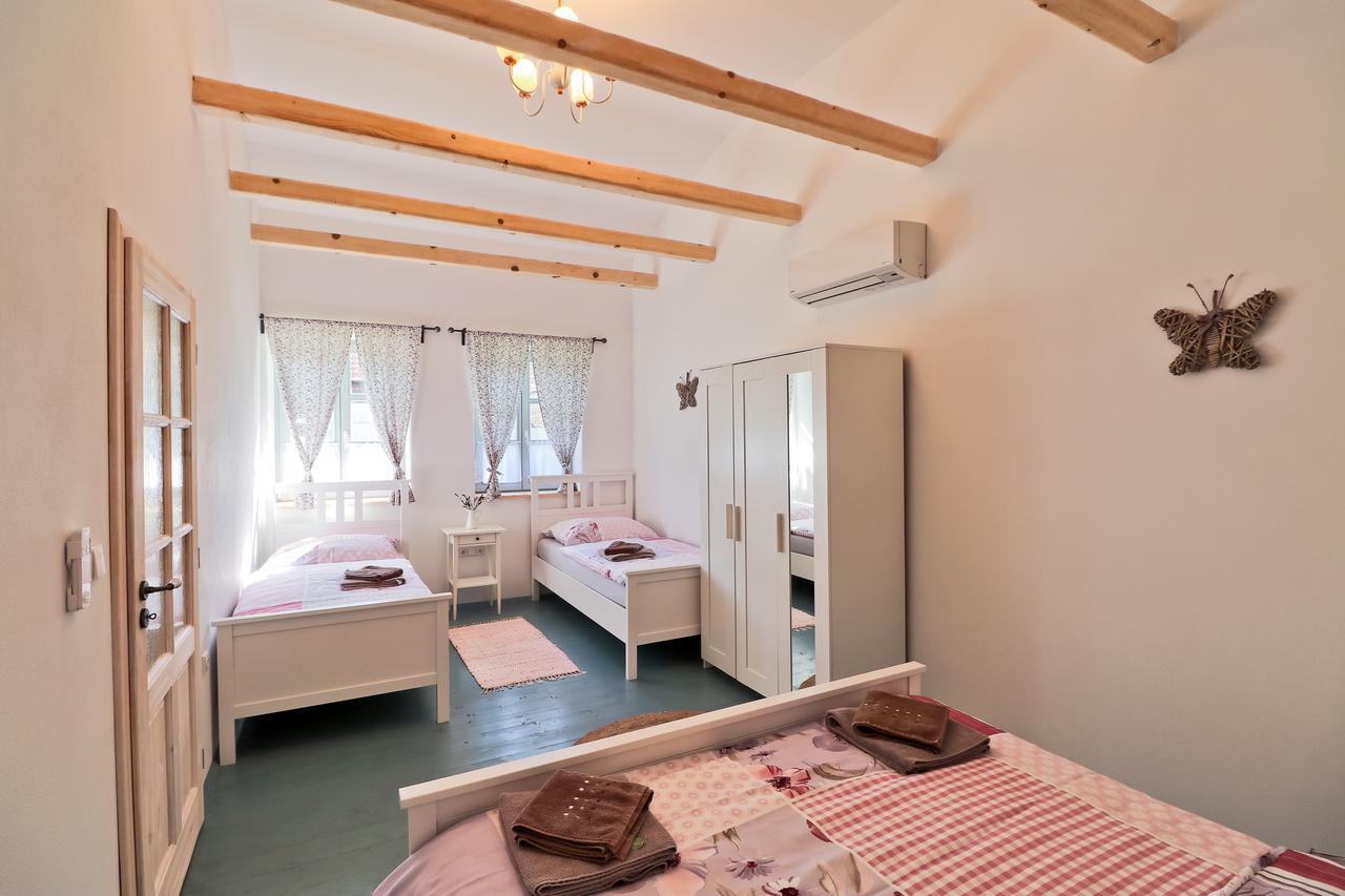 La Bobul Apartments Drnholec Buitenkant foto