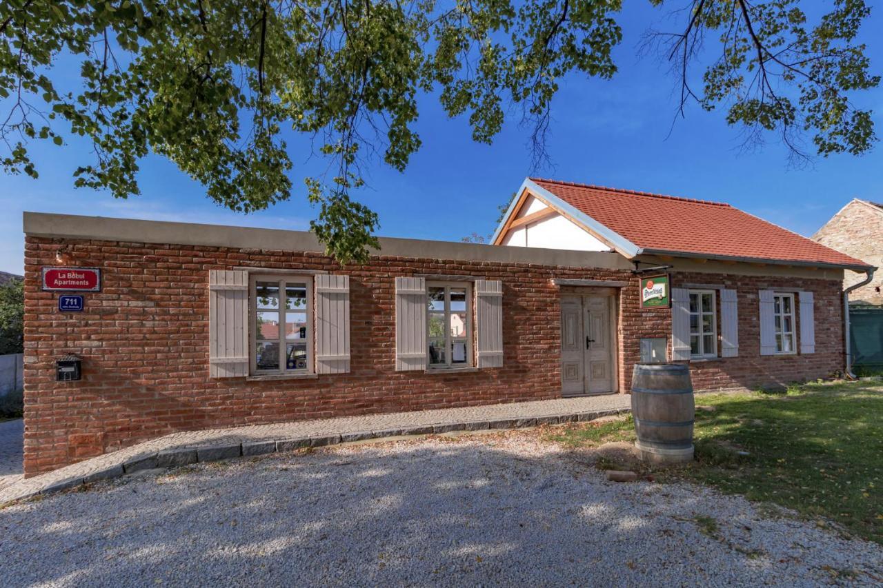 La Bobul Apartments Drnholec Buitenkant foto